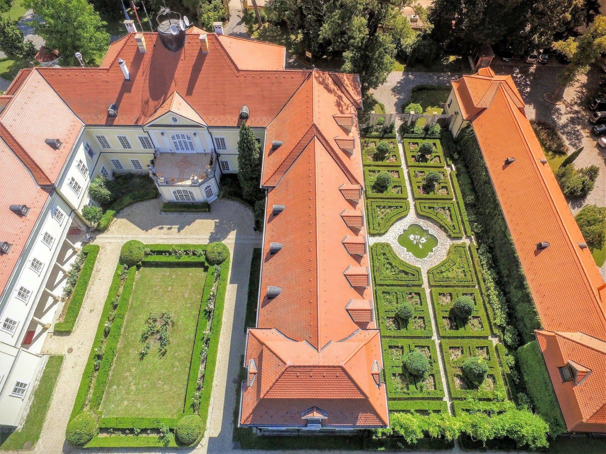 Hotel Szidónia Castle Röjtökmuzsaj Exterior foto